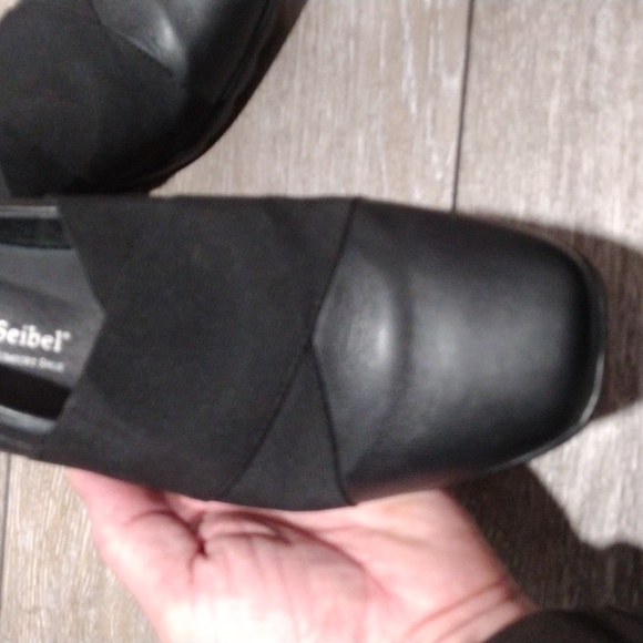 Josef Seibel black elastic and leather loafers. Mint condition. Size 10.5 - Picture 3 of 12